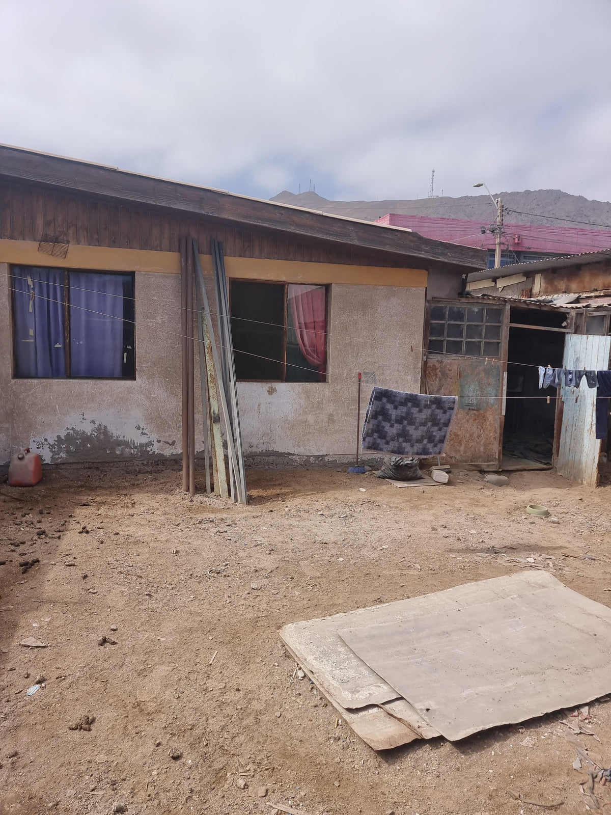 Se vende propiedad con Patio Grande,  en Sector Norte, cerca de Sodimac Constructor y Estación de Bencina Stop (ex Petrobras)
