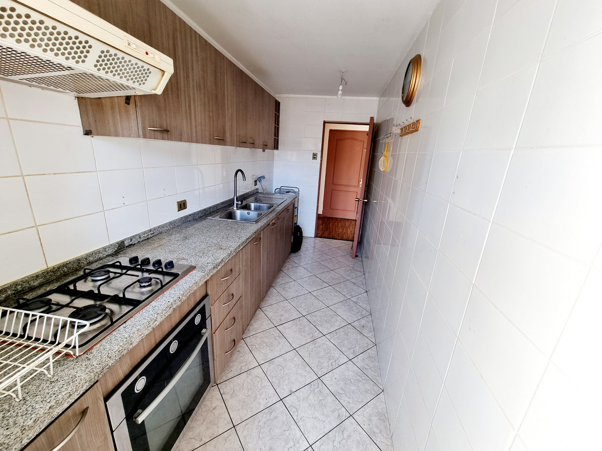 Arriendo Departamento Amplio 82 m² – 2D 2B con Estacionamiento | Sector Central – Calle Caracoles