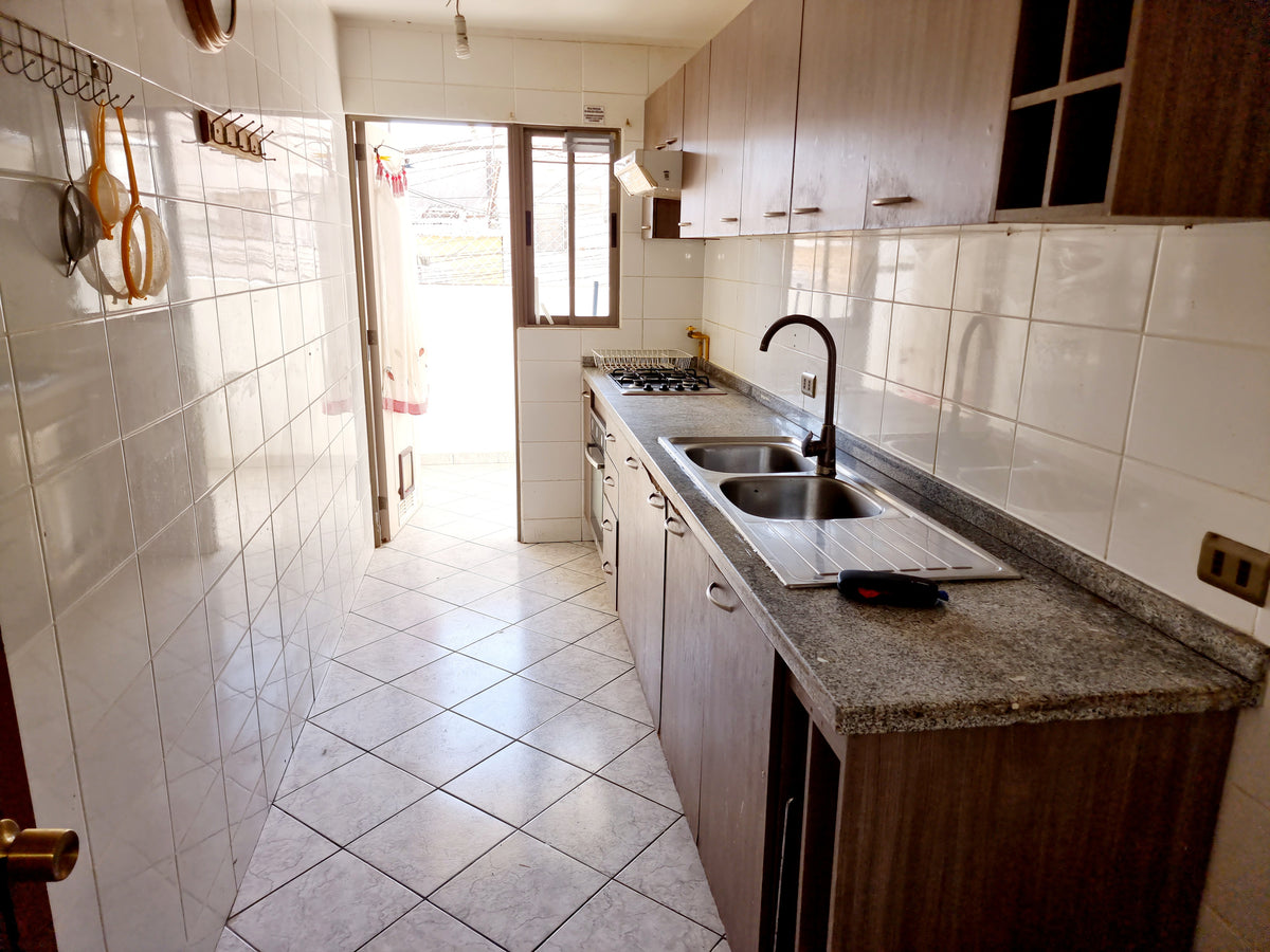 Arriendo Departamento Amplio 82 m² – 2D 2B con Estacionamiento | Sector Central – Calle Caracoles