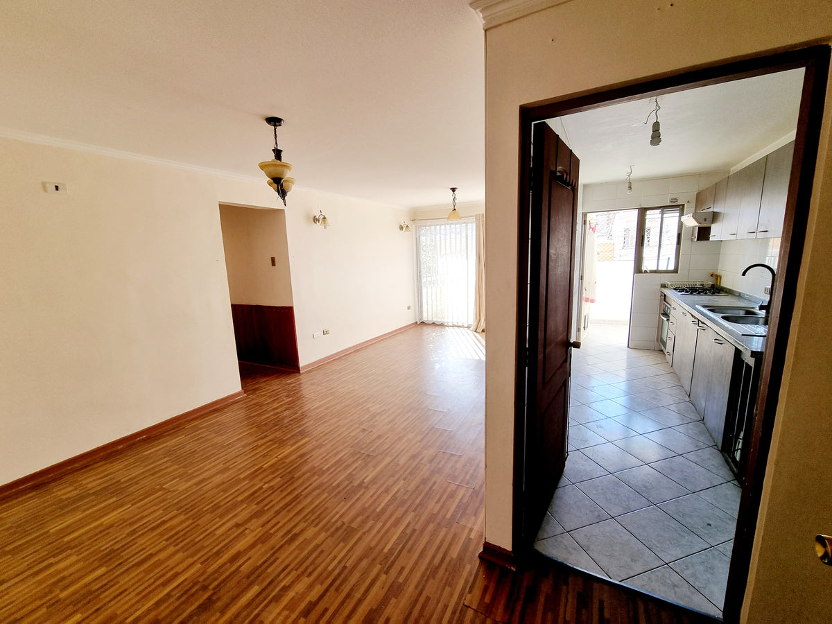 Arriendo Departamento Amplio 82 m² – 2D 2B con Estacionamiento | Sector Central – Calle Caracoles